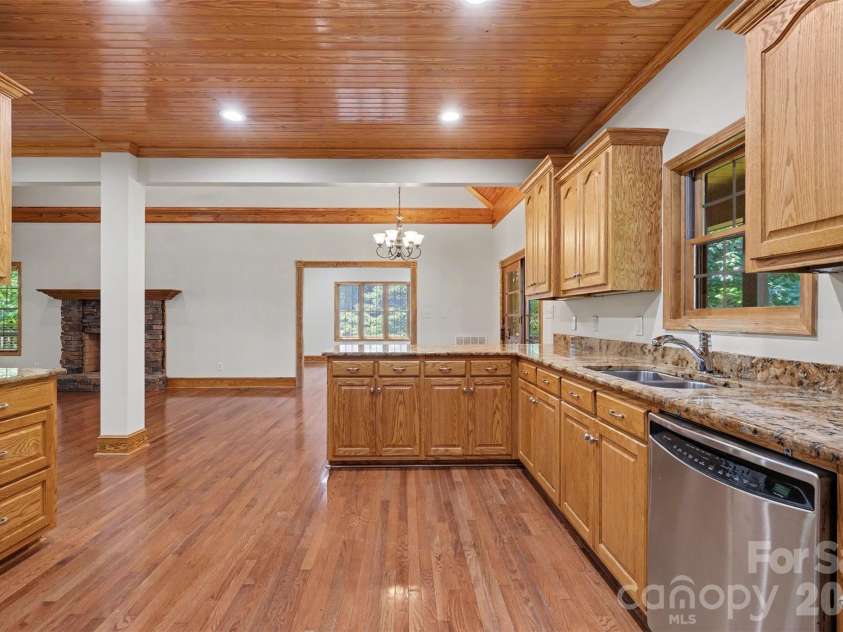 121 Mossy Rock Trail, Iron Station, NC 28080.  MLS# CAR4399129, YatesRealty ID 39601. Kitchen