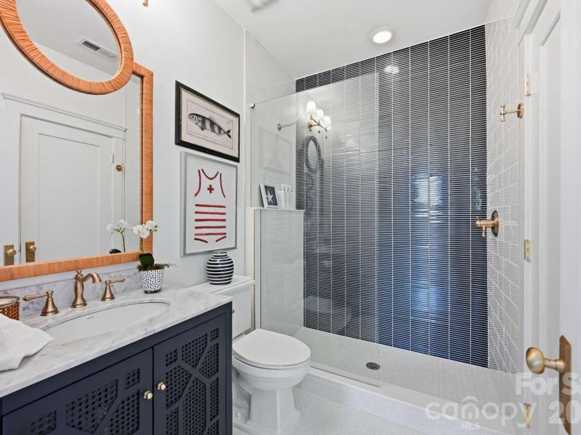 146 Lavender Bloom Loop, Mooresville, NC 28115.  MLS# CAR4406885, YatesRealty ID 39602. Upper-Level Hall Bath