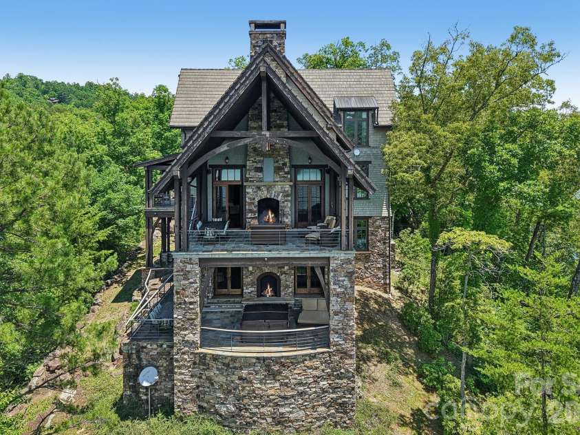 410 Lakewood Drive, Bryson City, NC 28713.  MLS# CAR4392234, YatesRealty ID 39603. 