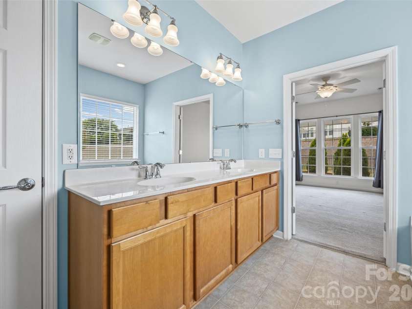 2027 Maned Goose Court, Fort Mill, SC 29707.  MLS# CAR4400613, YatesRealty ID 39604. Primary Ensuite
