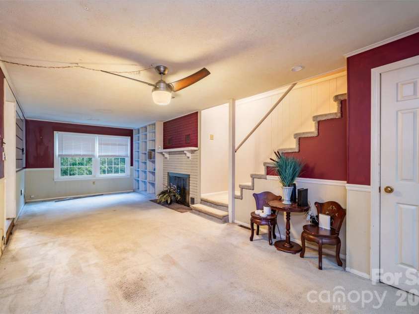 6 Hillview Circle, Asheville, NC 28805.  MLS# CAR4354850, YatesRealty ID 39606. 