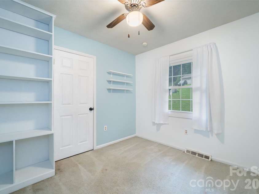 6 Hillview Circle, Asheville, NC 28805.  MLS# CAR4354850, YatesRealty ID 39606. 
