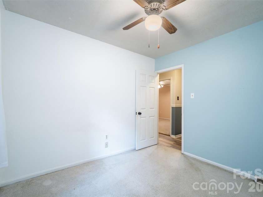 6 Hillview Circle, Asheville, NC 28805.  MLS# CAR4354850, YatesRealty ID 39606. 