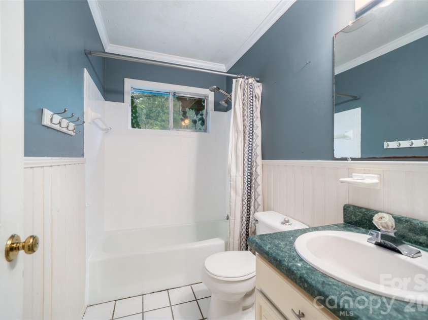 6 Hillview Circle, Asheville, NC 28805.  MLS# CAR4354850, YatesRealty ID 39606. 