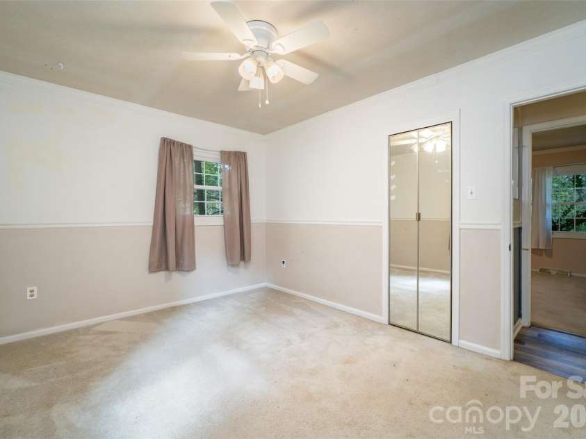 6 Hillview Circle, Asheville, NC 28805.  MLS# CAR4354850, YatesRealty ID 39606. 