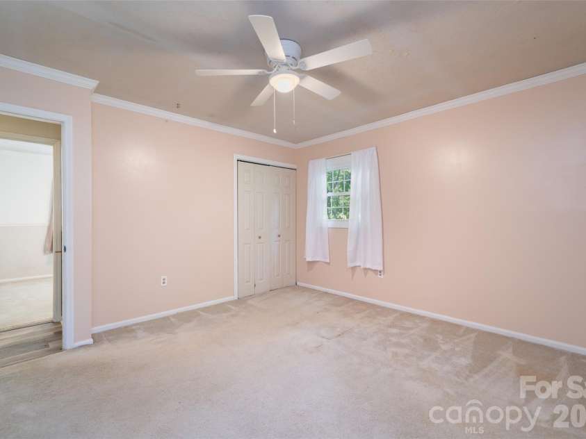 6 Hillview Circle, Asheville, NC 28805.  MLS# CAR4354850, YatesRealty ID 39606. 