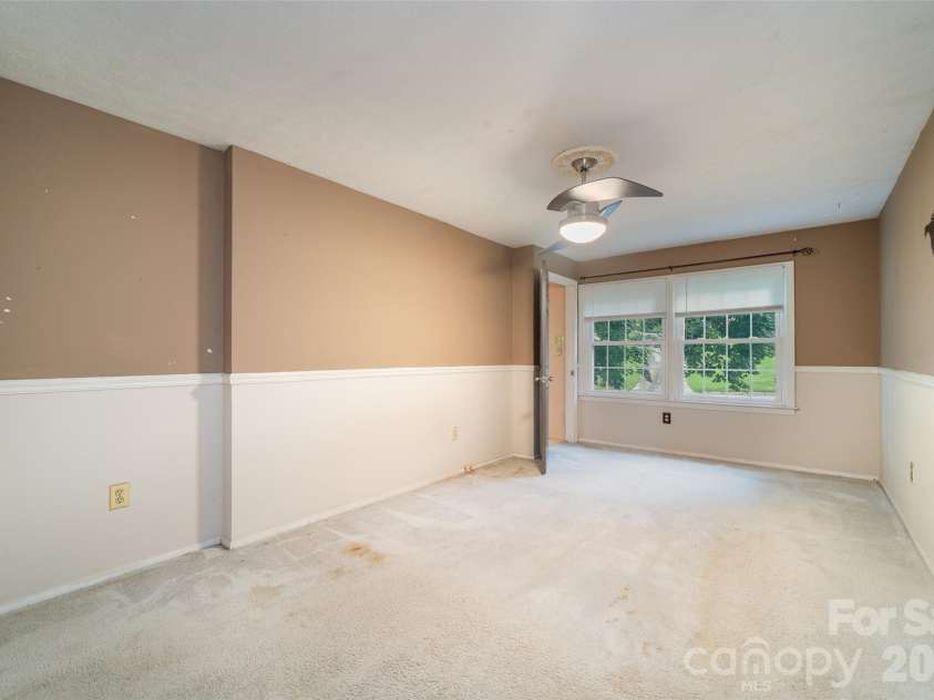 6 Hillview Circle, Asheville, NC 28805.  MLS# CAR4354850, YatesRealty ID 39606. 