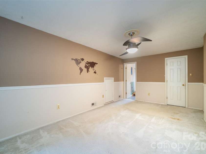 6 Hillview Circle, Asheville, NC 28805.  MLS# CAR4354850, YatesRealty ID 39606. 