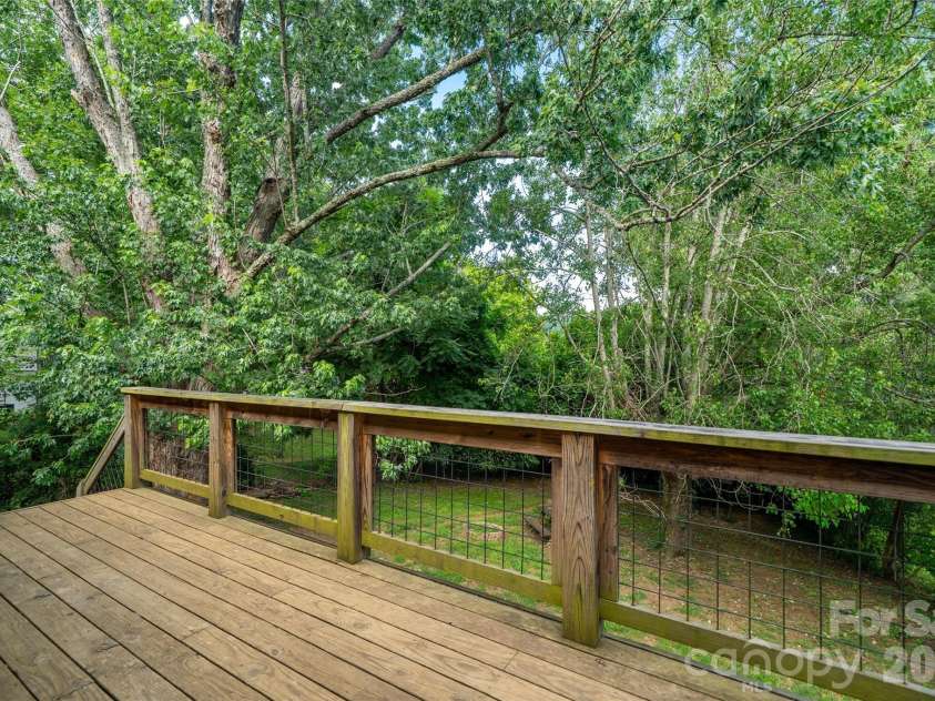 6 Hillview Circle, Asheville, NC 28805.  MLS# CAR4354850, YatesRealty ID 39606. 