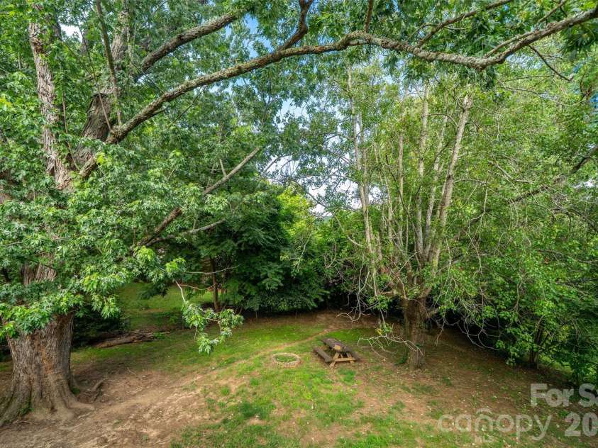 6 Hillview Circle, Asheville, NC 28805.  MLS# CAR4354850, YatesRealty ID 39606. 