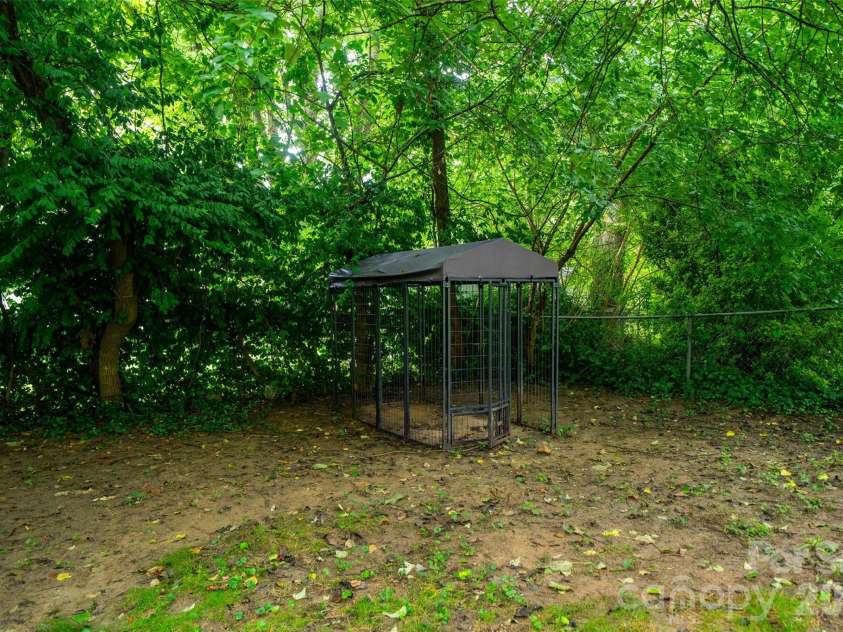 6 Hillview Circle, Asheville, NC 28805.  MLS# CAR4354850, YatesRealty ID 39606. 