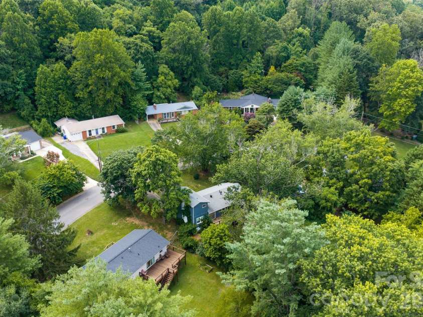 6 Hillview Circle, Asheville, NC 28805.  MLS# CAR4354850, YatesRealty ID 39606. 
