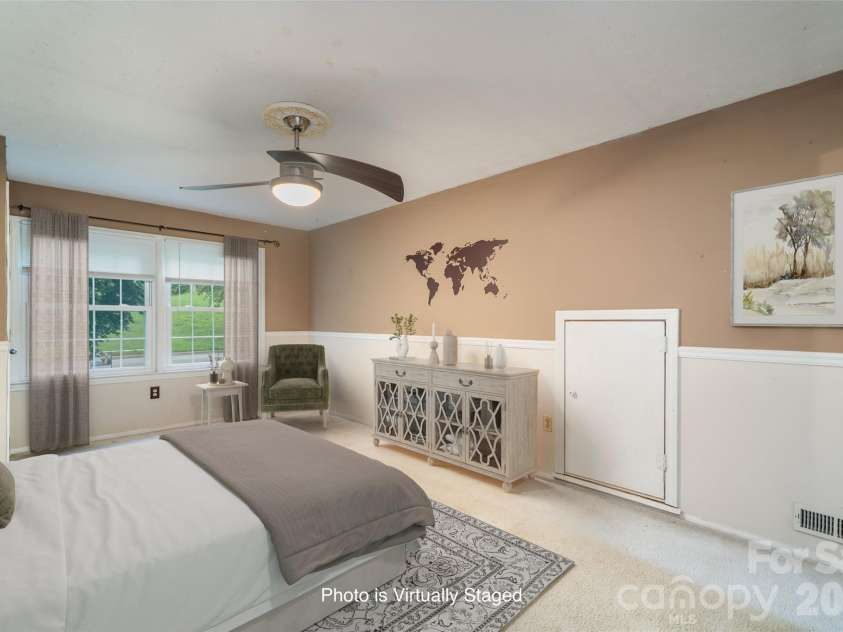 6 Hillview Circle, Asheville, NC 28805.  MLS# CAR4354850, YatesRealty ID 39606. VIRTUALLY STAGED