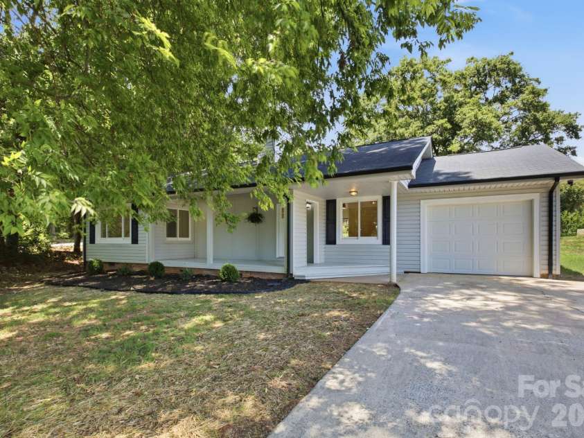 5396 Stonewood Drive, Hickory, NC 28602.  MLS# CAR4407242, YatesRealty ID 39608. 