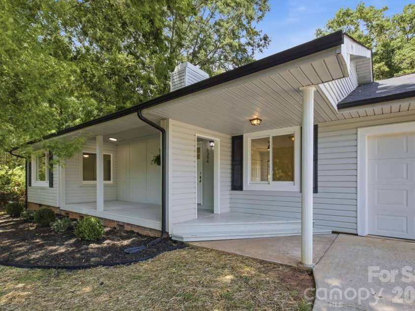 5396 Stonewood Drive, Hickory, NC 28602.  MLS# CAR4407242, YatesRealty ID 39608. 