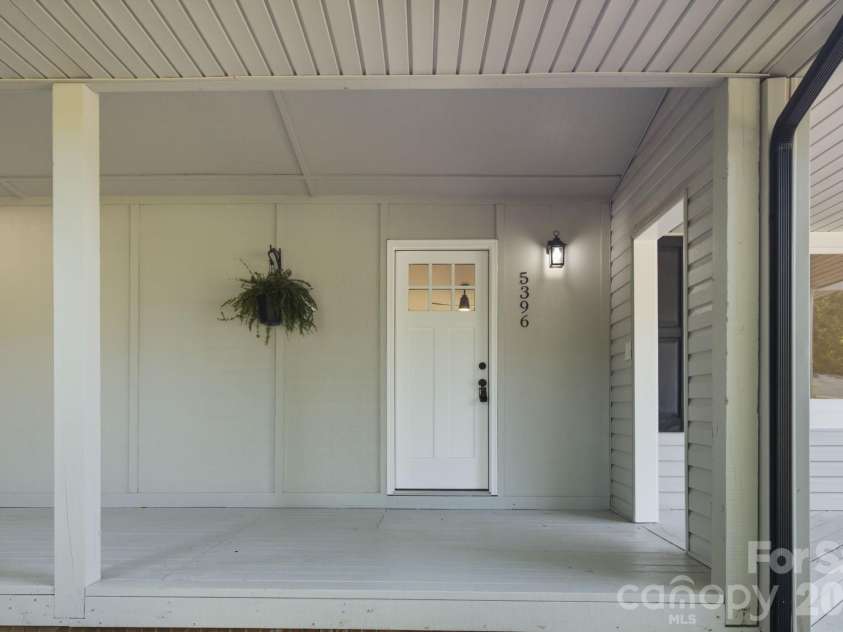 5396 Stonewood Drive, Hickory, NC 28602.  MLS# CAR4407242, YatesRealty ID 39608. 