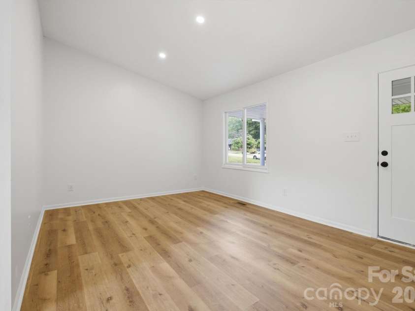 5396 Stonewood Drive, Hickory, NC 28602.  MLS# CAR4407242, YatesRealty ID 39608. 