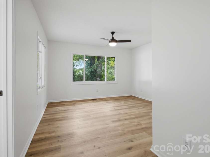 5396 Stonewood Drive, Hickory, NC 28602.  MLS# CAR4407242, YatesRealty ID 39608. 