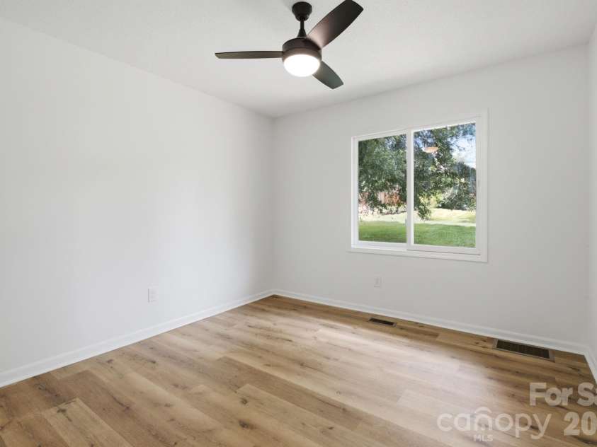 5396 Stonewood Drive, Hickory, NC 28602.  MLS# CAR4407242, YatesRealty ID 39608. 