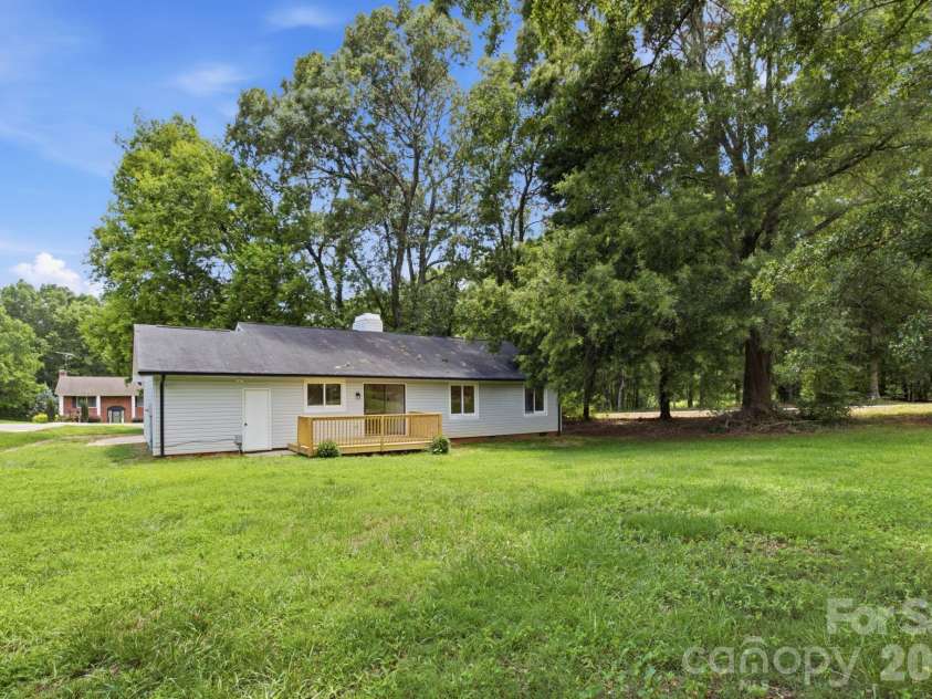 5396 Stonewood Drive, Hickory, NC 28602.  MLS# CAR4407242, YatesRealty ID 39608. 