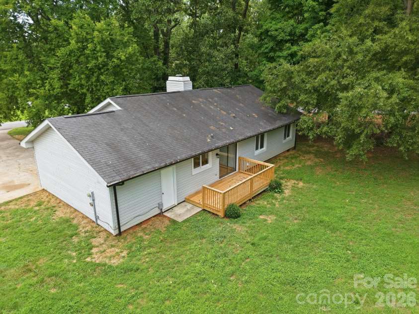 5396 Stonewood Drive, Hickory, NC 28602.  MLS# CAR4407242, YatesRealty ID 39608. 