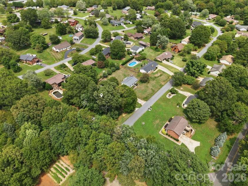 5396 Stonewood Drive, Hickory, NC 28602.  MLS# CAR4407242, YatesRealty ID 39608. 