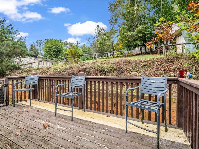 114 Leonards Lane, Weaverville, NC 28787.  MLS# CAR4309120, YatesRealty ID 3961. 