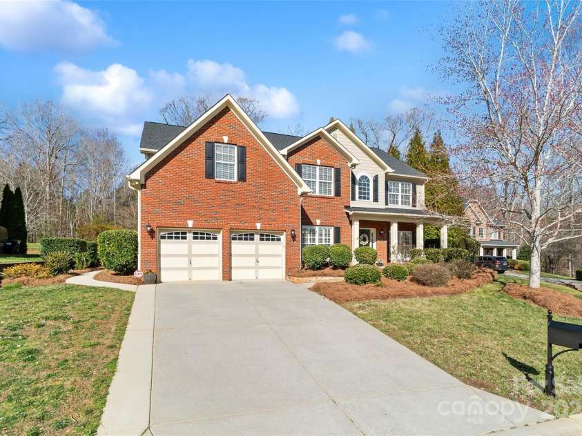 2000 Willowcrest Drive, Waxhaw, NC 28173.  MLS# CAR4229305, YatesRealty ID 3961. 