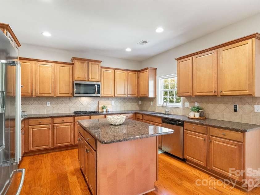 2000 Willowcrest Drive, Waxhaw, NC 28173.  MLS# CAR4229305, YatesRealty ID 3961. 