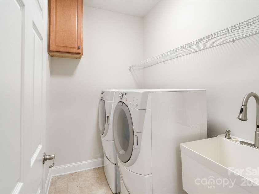 2000 Willowcrest Drive, Waxhaw, NC 28173.  MLS# CAR4229305, YatesRealty ID 3961. 