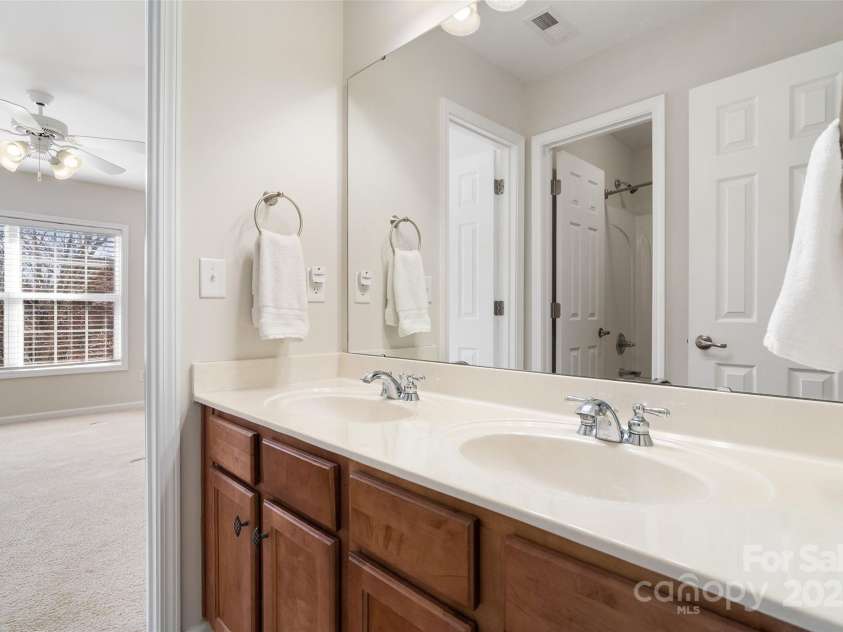 2000 Willowcrest Drive, Waxhaw, NC 28173.  MLS# CAR4229305, YatesRealty ID 3961. 