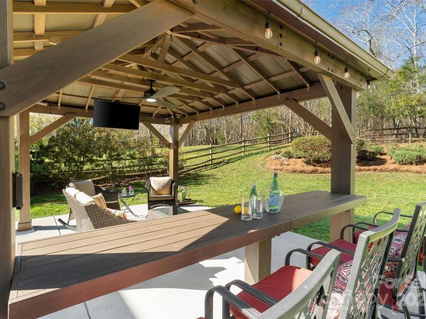 2000 Willowcrest Drive, Waxhaw, NC 28173.  MLS# CAR4229305, YatesRealty ID 3961. 