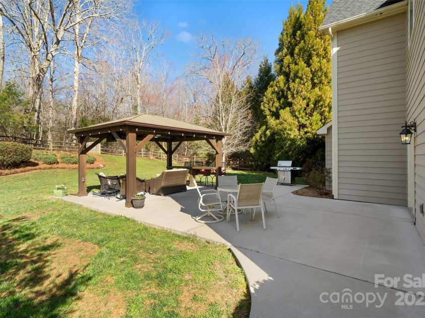 2000 Willowcrest Drive, Waxhaw, NC 28173.  MLS# CAR4229305, YatesRealty ID 3961. 