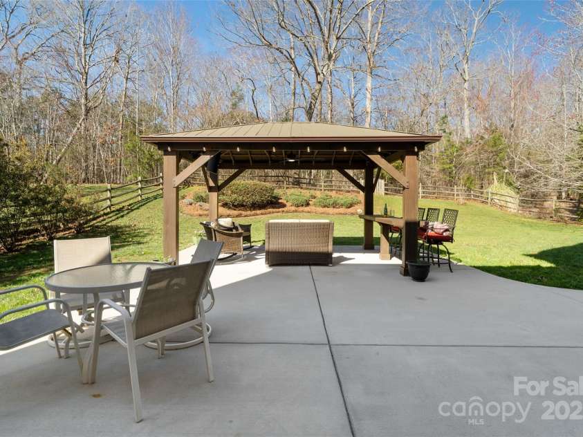 2000 Willowcrest Drive, Waxhaw, NC 28173.  MLS# CAR4229305, YatesRealty ID 3961. 