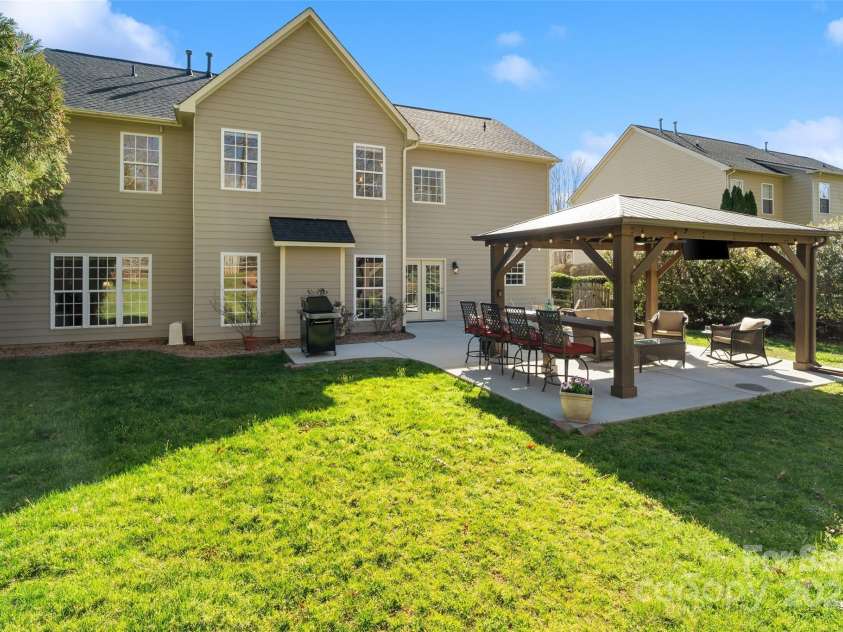 2000 Willowcrest Drive, Waxhaw, NC 28173.  MLS# CAR4229305, YatesRealty ID 3961. 