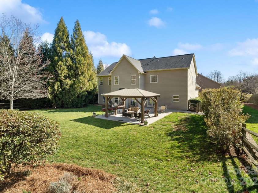 2000 Willowcrest Drive, Waxhaw, NC 28173.  MLS# CAR4229305, YatesRealty ID 3961. 