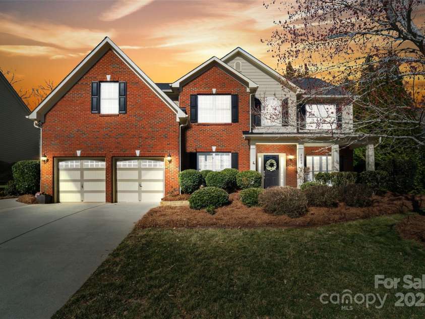 2000 Willowcrest Drive, Waxhaw, NC 28173.  MLS# CAR4229305, YatesRealty ID 3961. 