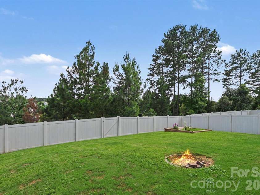 230 Sycamore Drive, Lancaster, SC 29720.  MLS# CAR4399490, YatesRealty ID 39610. 