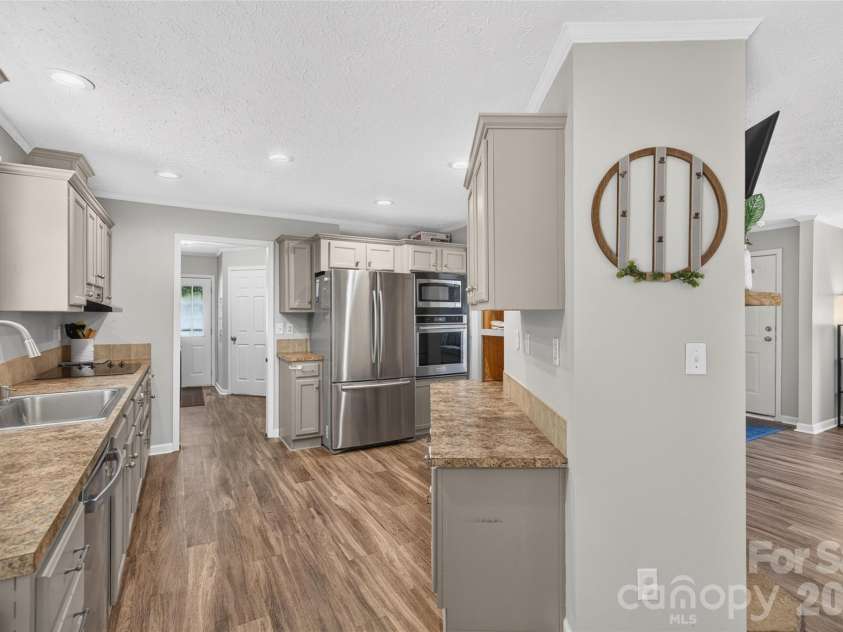 147 Ty Lin Way, Troutman, NC 28166.  MLS# CAR4407100, YatesRealty ID 39615. Kitchen