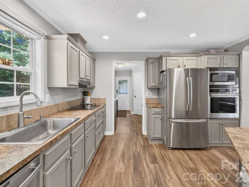 147 Ty Lin Way, Troutman, NC 28166.  MLS# CAR4407100, YatesRealty ID 39615. Kitchen