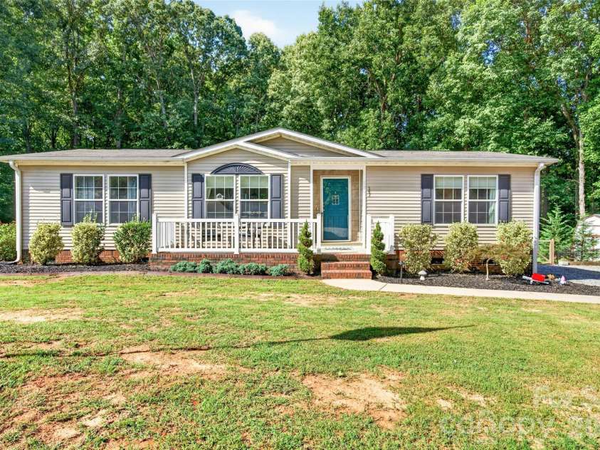 147 Ty Lin Way, Troutman, NC 28166.  MLS# CAR4407100, YatesRealty ID 39615. Welcome Home!
