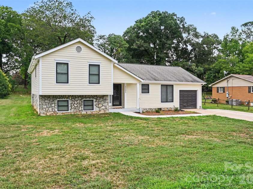 1106 Stanton Drive, Shelby, NC 28150.  MLS# CAR4403709, YatesRealty ID 39616. 