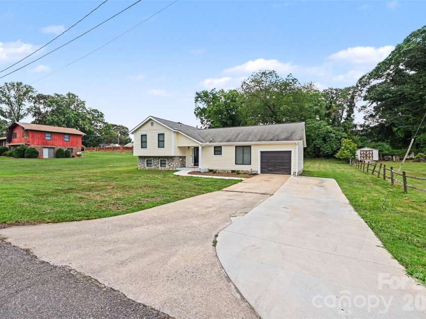1106 Stanton Drive, Shelby, NC 28150.  MLS# CAR4403709, YatesRealty ID 39616. 