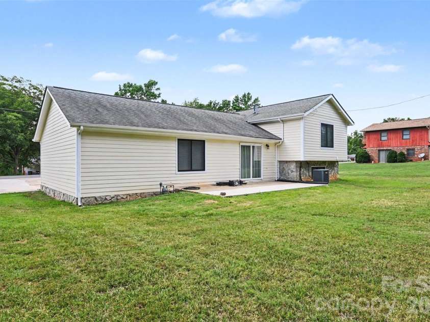 1106 Stanton Drive, Shelby, NC 28150.  MLS# CAR4403709, YatesRealty ID 39616. 