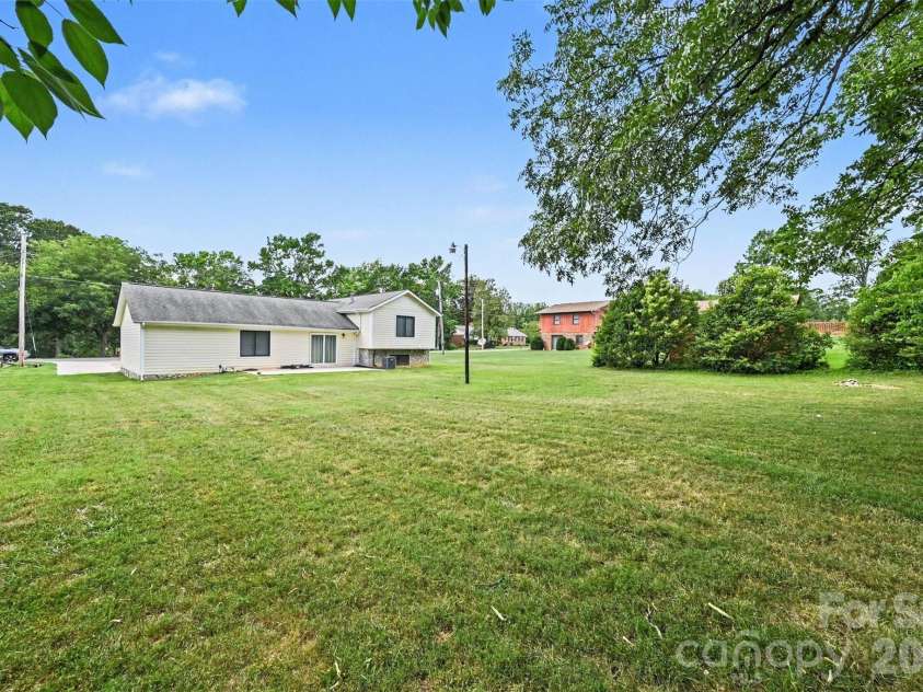 1106 Stanton Drive, Shelby, NC 28150.  MLS# CAR4403709, YatesRealty ID 39616. 
