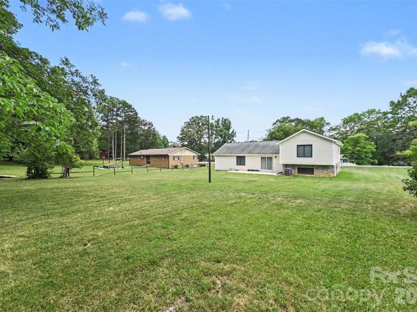 1106 Stanton Drive, Shelby, NC 28150.  MLS# CAR4403709, YatesRealty ID 39616. 
