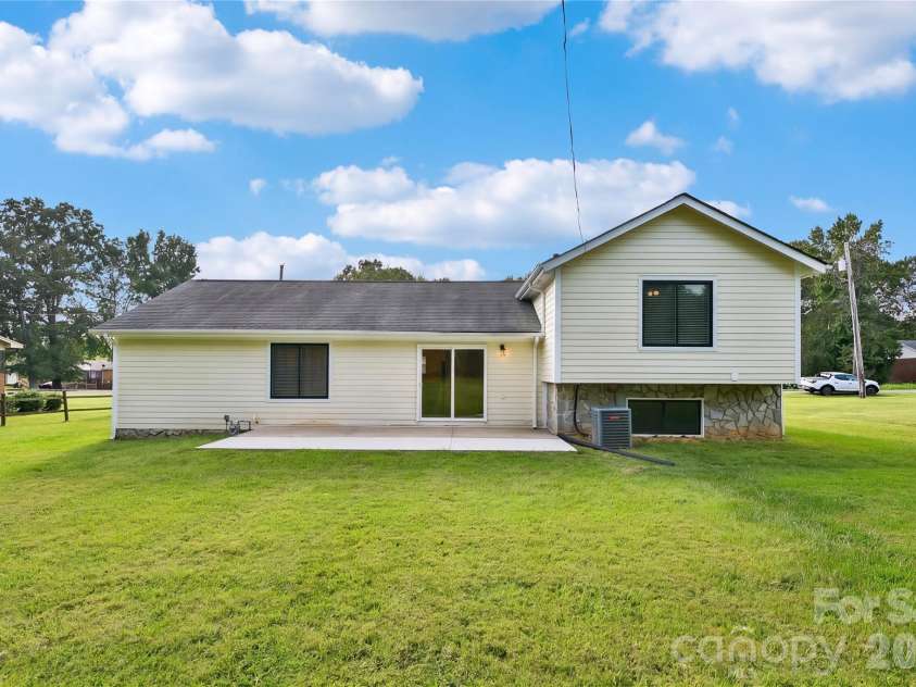 1106 Stanton Drive, Shelby, NC 28150.  MLS# CAR4429688, YatesRealty ID 39616. 