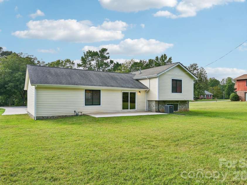 1106 Stanton Drive, Shelby, NC 28150.  MLS# CAR4429688, YatesRealty ID 39616. 