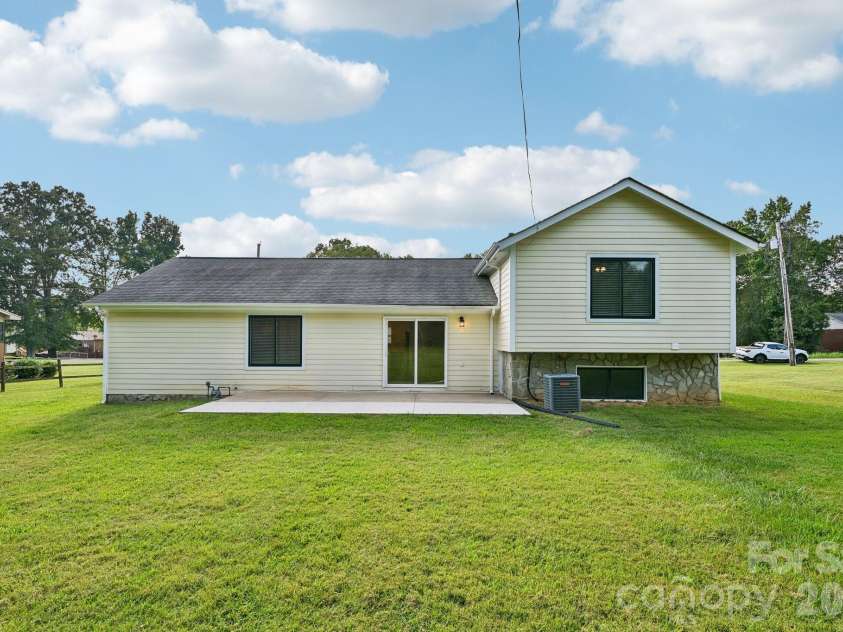 1106 Stanton Drive, Shelby, NC 28150.  MLS# CAR4429688, YatesRealty ID 39616. 