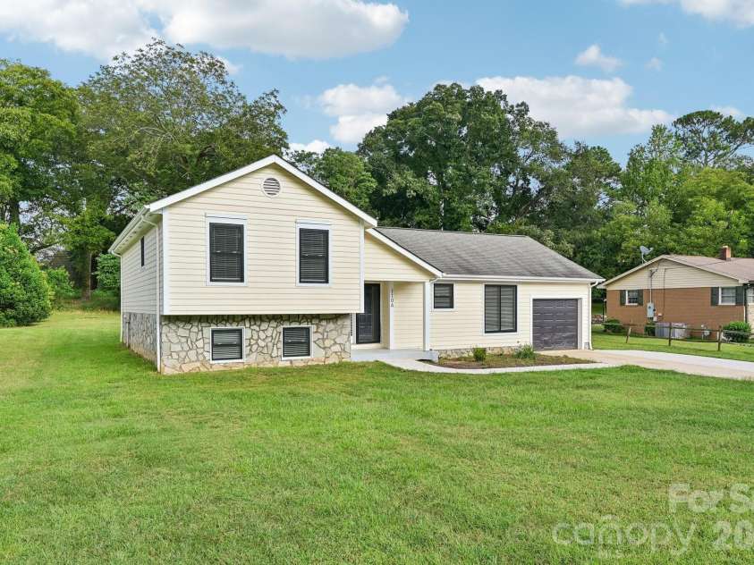 1106 Stanton Drive, Shelby, NC 28150.  MLS# CAR4429688, YatesRealty ID 39616. 